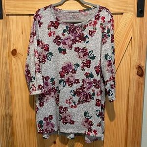 Beautiful 3/4 length sleeves. Women’s floral top. Lane Bryant size 18/20